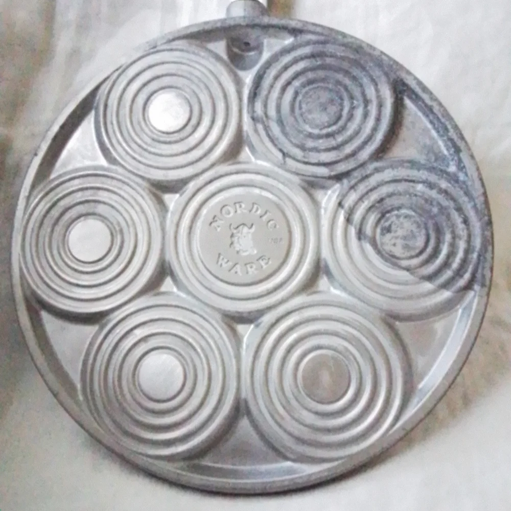 Nordic Ware seven round